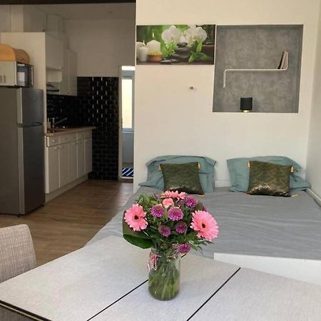 Magnifique Studio Au 2Eme Etage, A Proximite De La Gare Du Midi! Brussels Ngoại thất bức ảnh