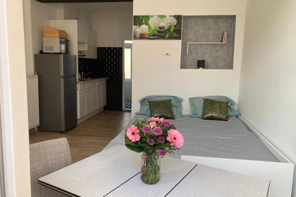 Magnifique Studio Au 2Eme Etage, A Proximite De La Gare Du Midi! Brussels Ngoại thất bức ảnh